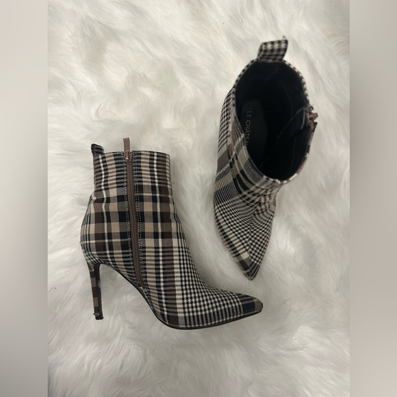 Le chateau heeled booties. Great condition, minimal wear. Zipper on the sides. - Picture 1 of 3